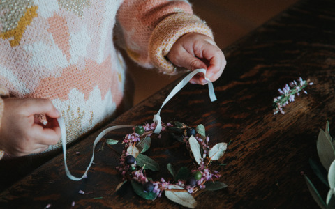 Small Christmas plants wreaths with Émilie Guelpa from @Griottes